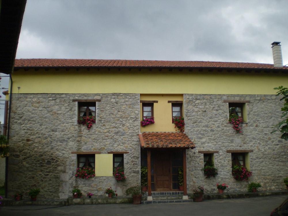 Casa De Aldea Ruiloba Hotel Camango Exterior photo